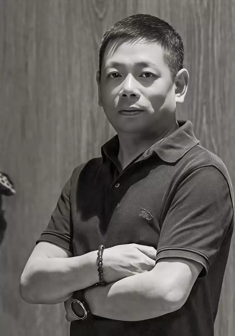 唐玛设计师周少瑜