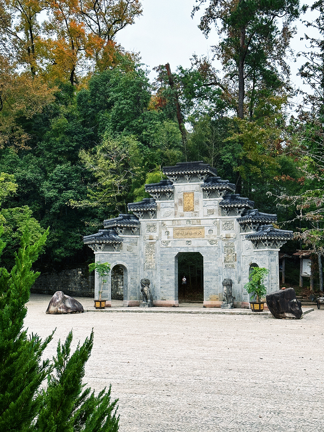 天心永乐禅寺始建于唐代,是武夷山最大的佛教寺院,传闻最早的大红袍